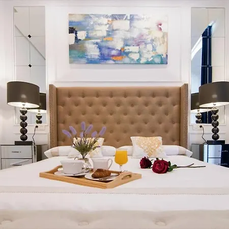 La Plaza Luxury Lejlighed